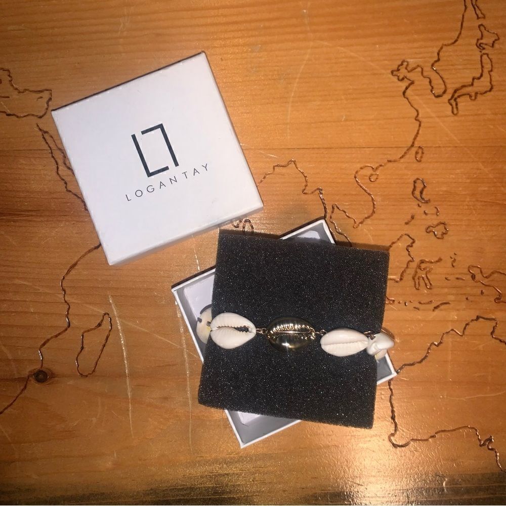 NEW Logan Tay Shell Bracelet